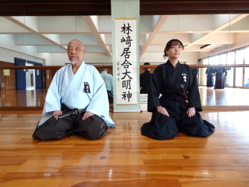 （左）清水伯龍先生（右）著者の藤井美保 氏