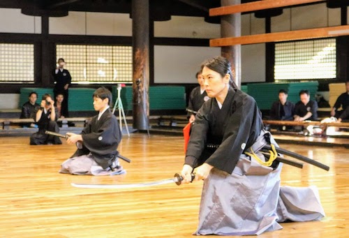 京都武徳殿での形試合の様子